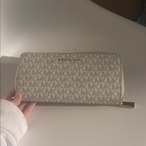 Michael Kors Cream Wallet
